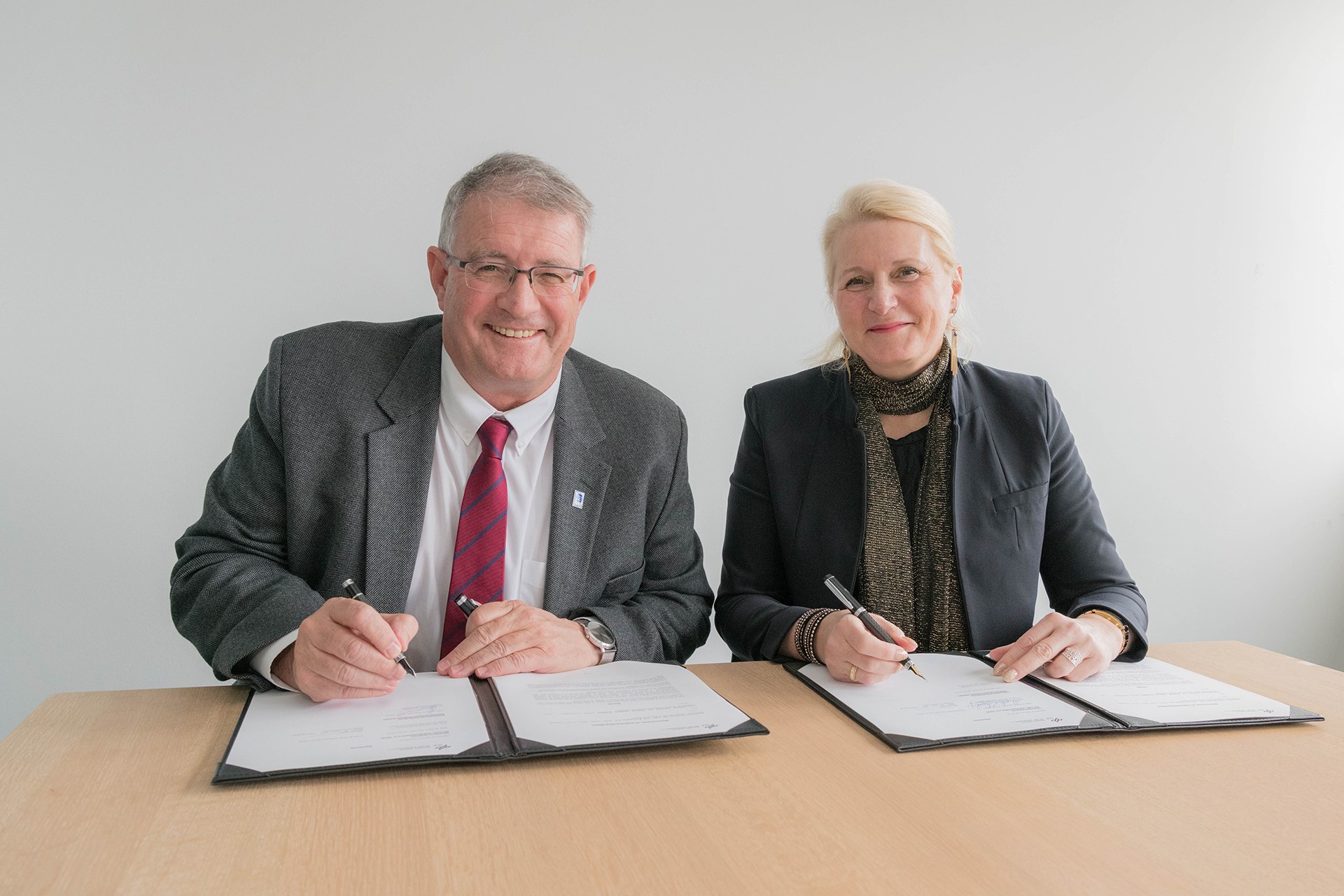 Unterzeichnung der Absichtserklärung zwischen IIASA und DLR