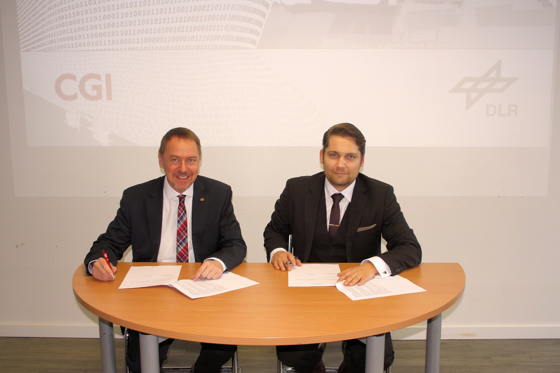 Unterzeichnung zur Kooperation zwischen CGI Deutschland und DLR