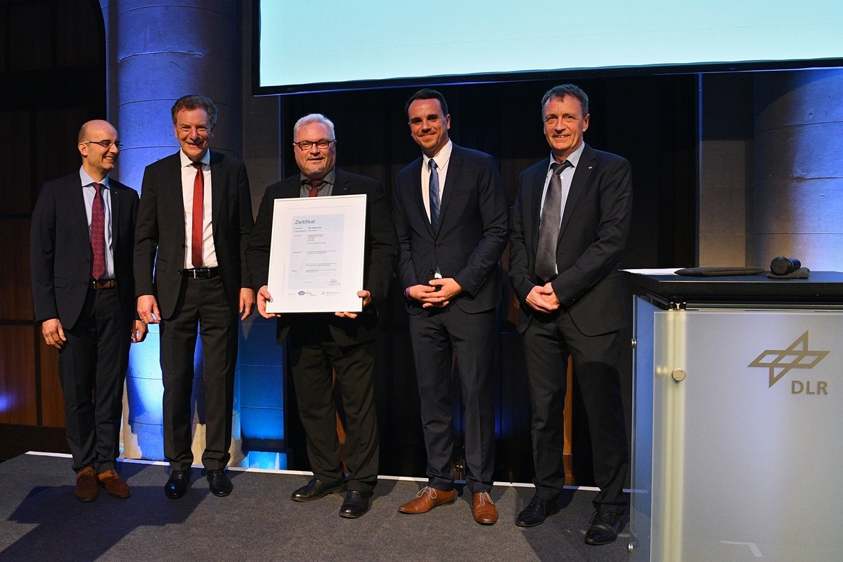 Zertifikatsübergabe auf dem DLR-Neujahrsempfang