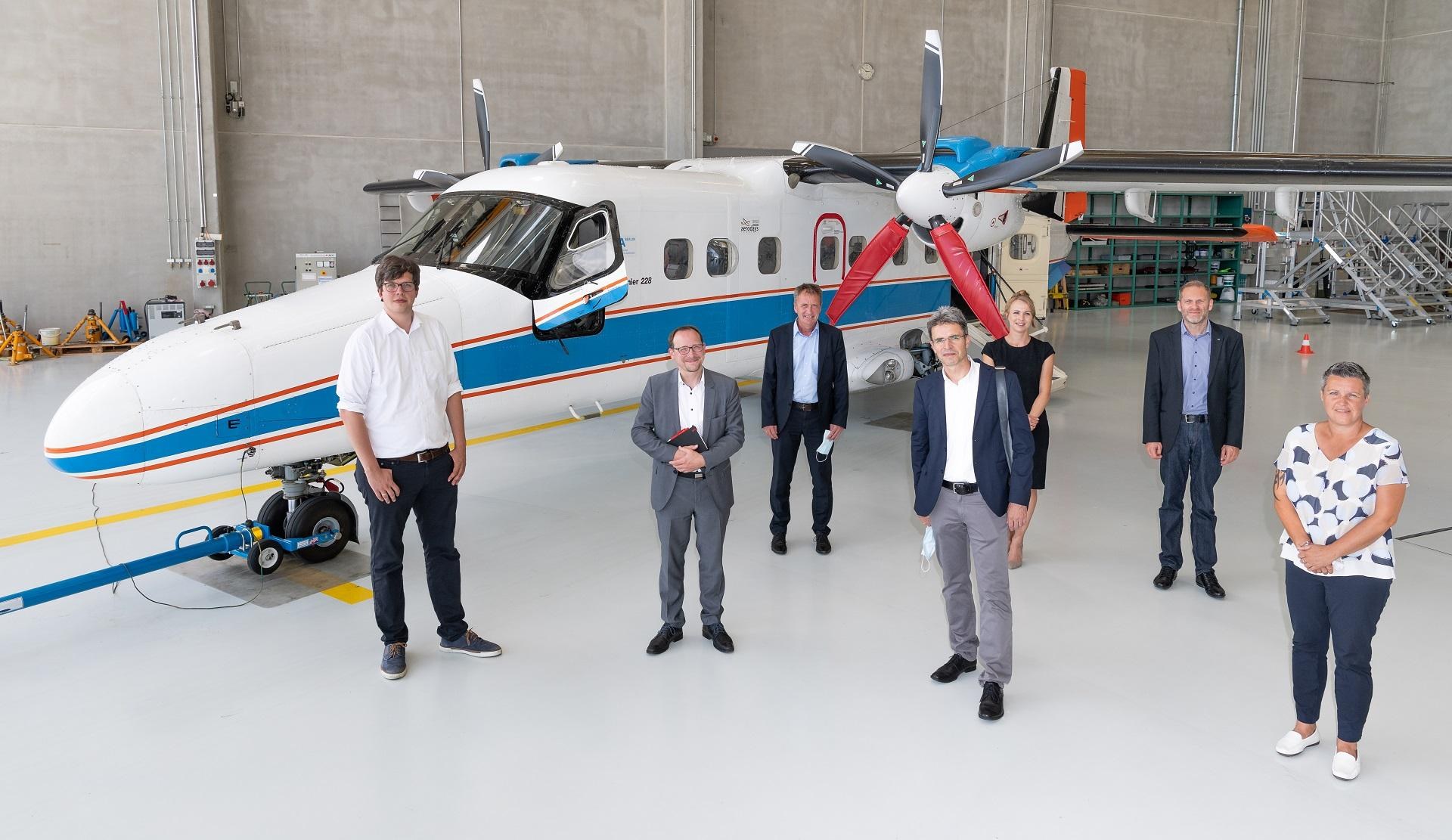 Gruppenfoto im DLR-Flugbetrieb