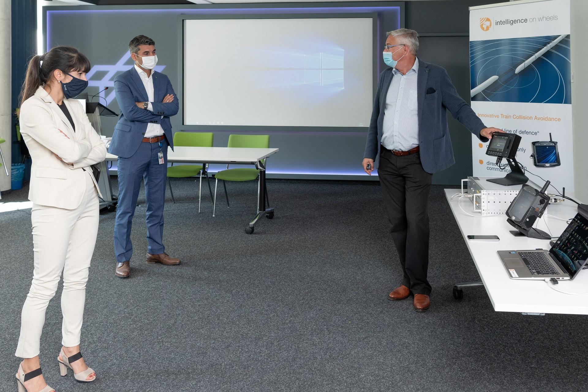 "Intelligence on wheels" im DLR-Institut für Kommunikation und Navigation