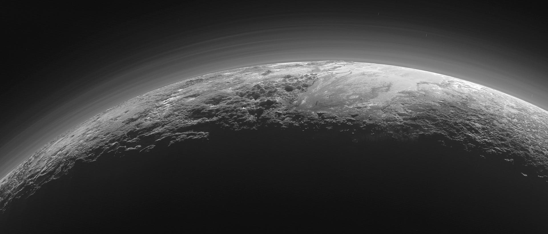 Plutos geschichtete Atmosphäre