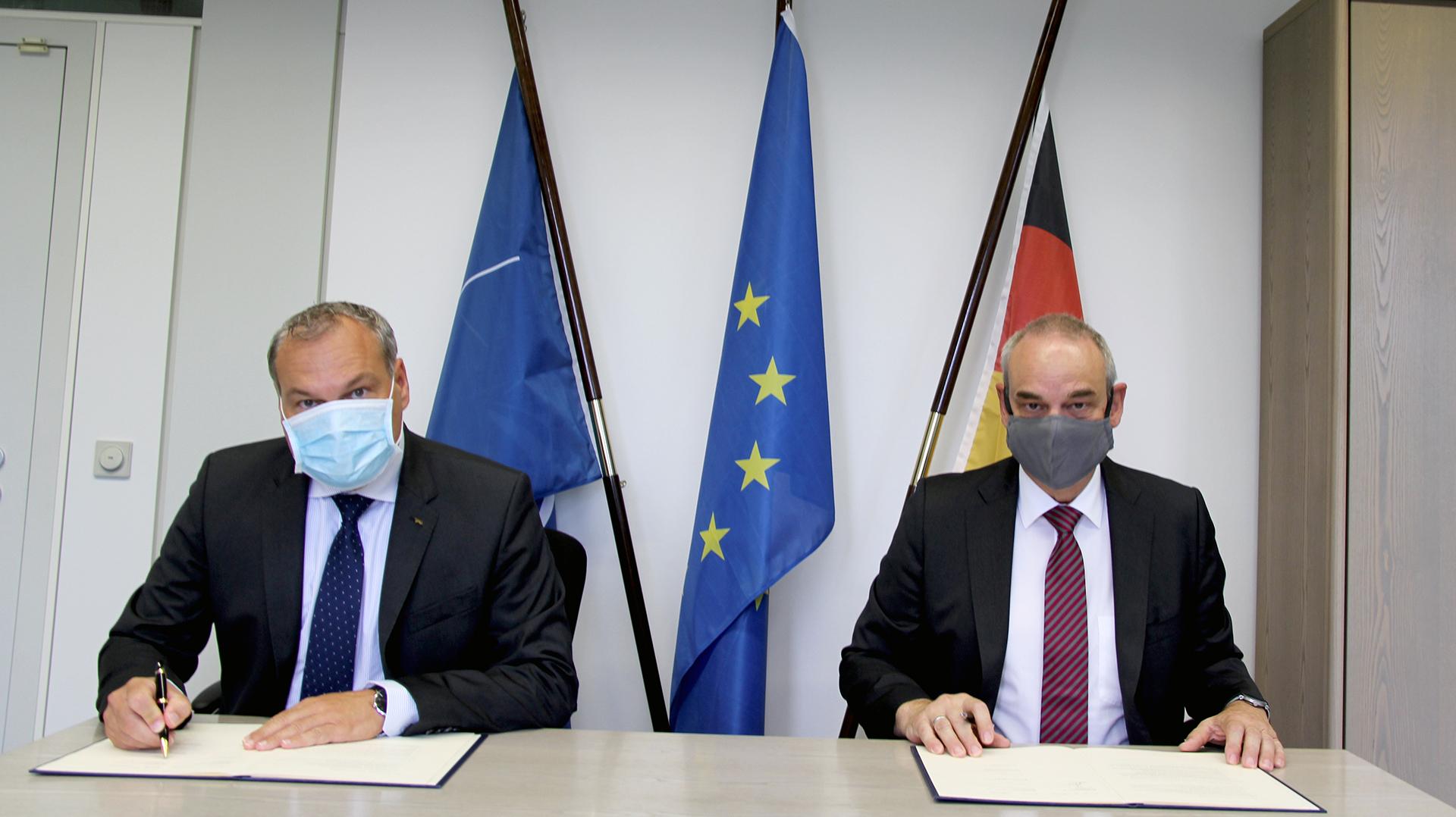 Unterzeichnung Ausführungsvereinbarung zwischen BMVg und RFM