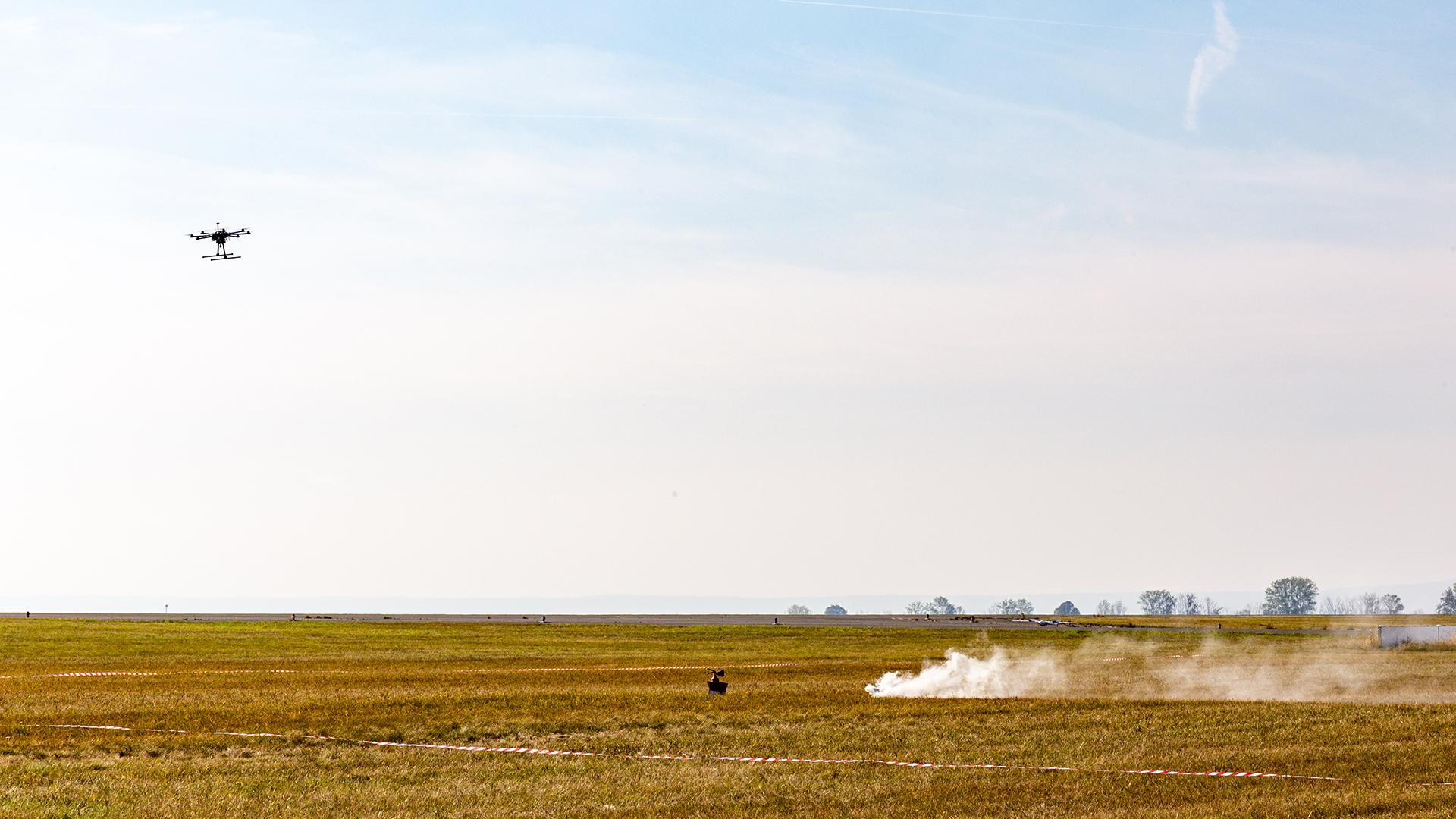 Drohne stoppt vor simulierter  Gefahrenzone