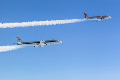 Flugzeuge NASA DC-8 und A320 ATRA des DLR im Flug