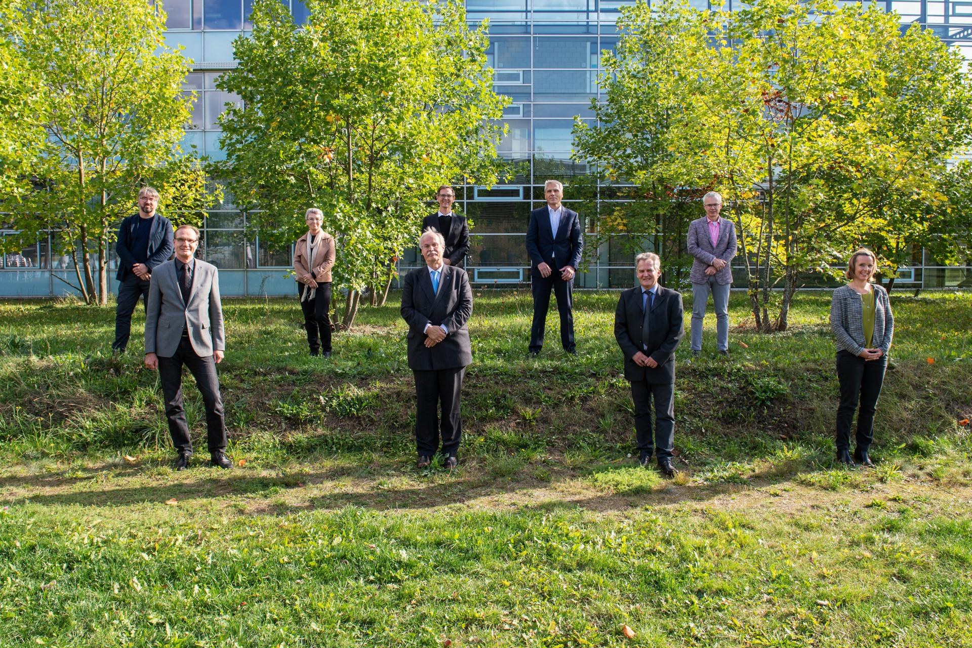 Gruppenbild der Kooperationspartner der Hochschule Koblenz und dem DLR Projektträger