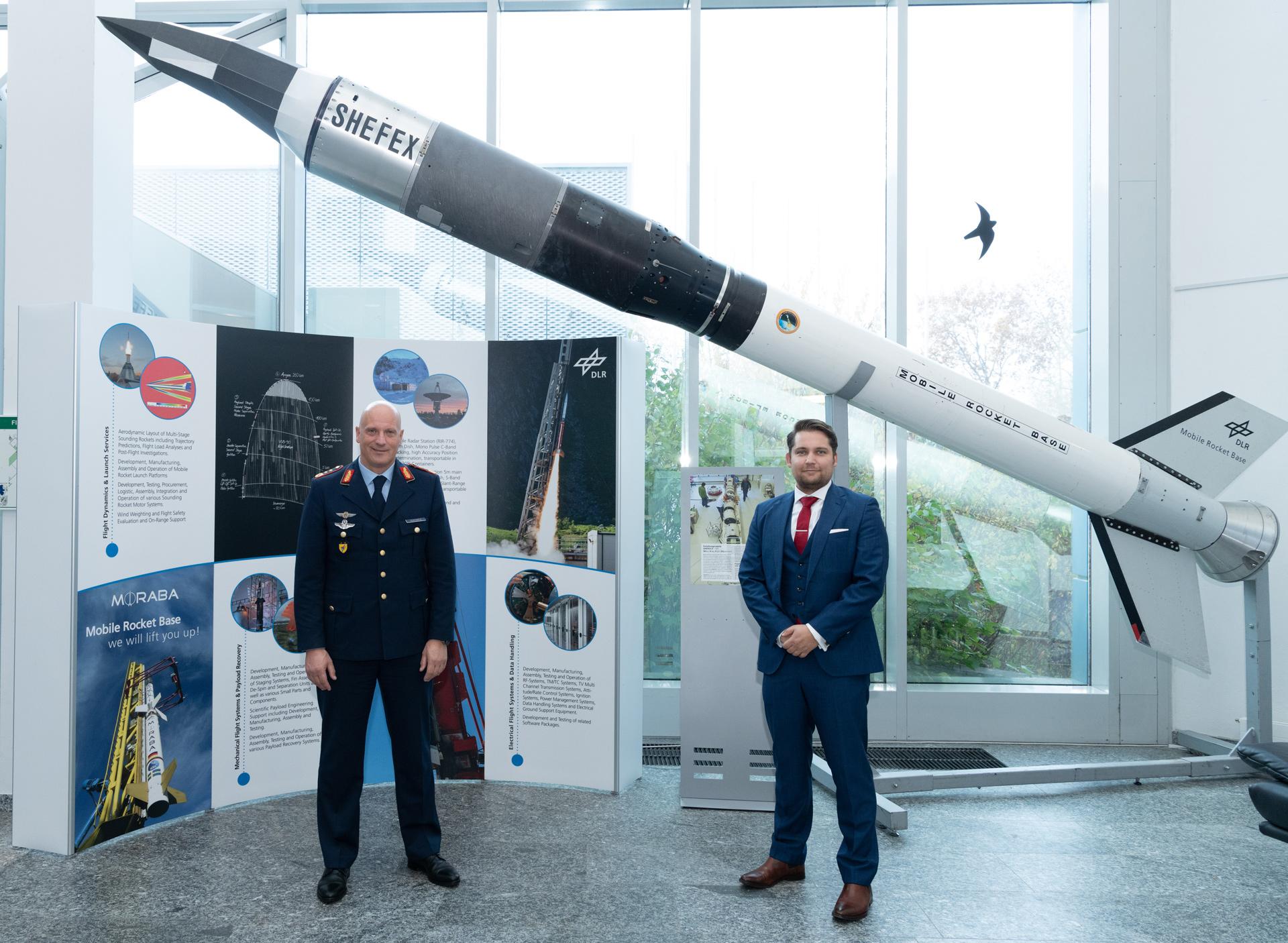 Besichtigung des Hyperschall- „SHarp Edge Flight EXperiment" SHEFEX