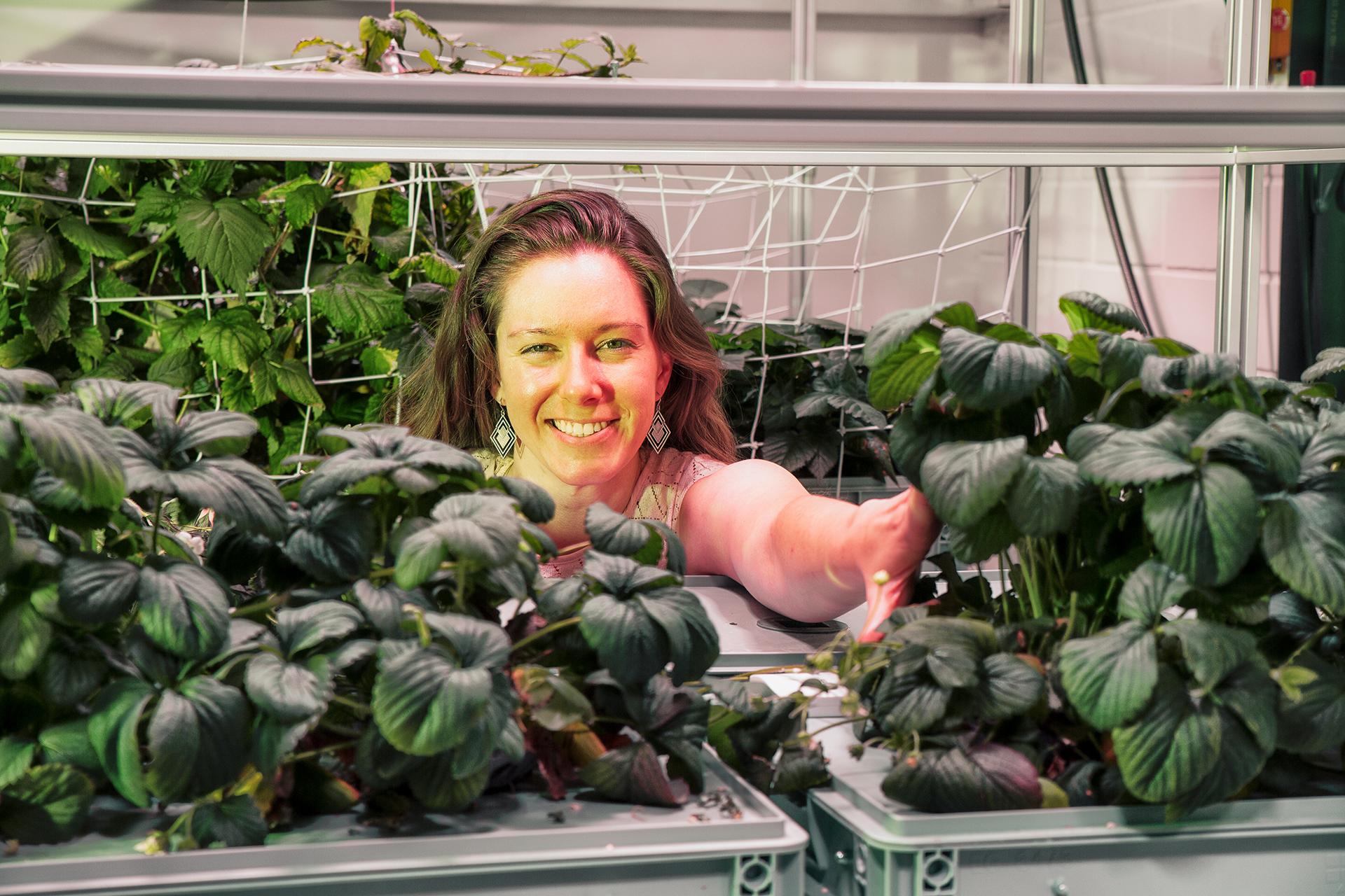 Jess Bunchek im Space Habitation Plant Laboratory