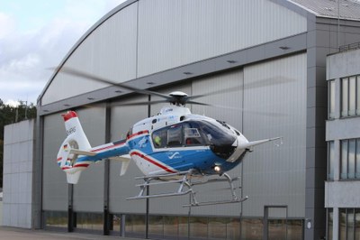 DLR-Forschungshubschrauber EC135 FHS im Landeanflug