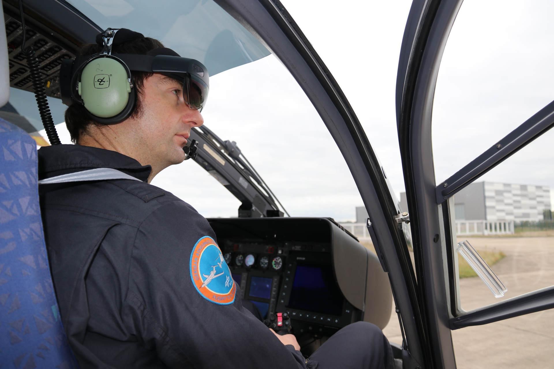 Testpilot mit Augmented-Reality-Brille