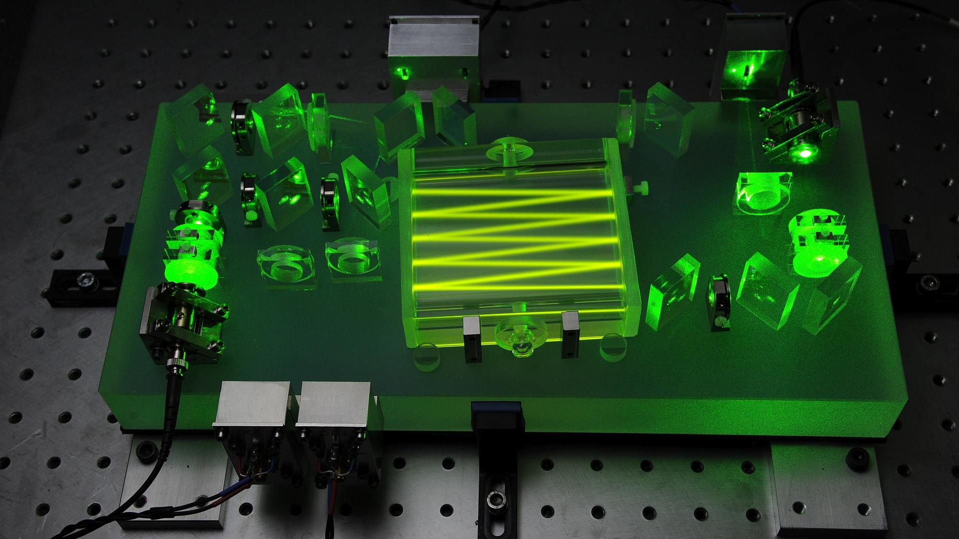 Optische Frequenzreferenz auf Basis von molekularem Iod