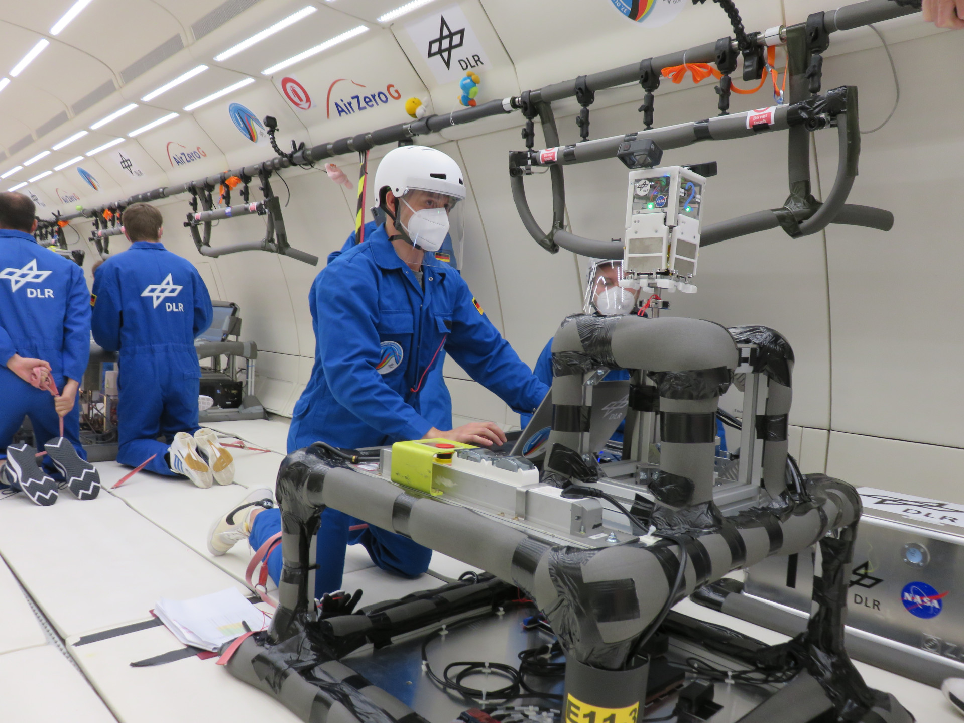 Fluegel Parabel –  BionicWingSat bereit zum Flug