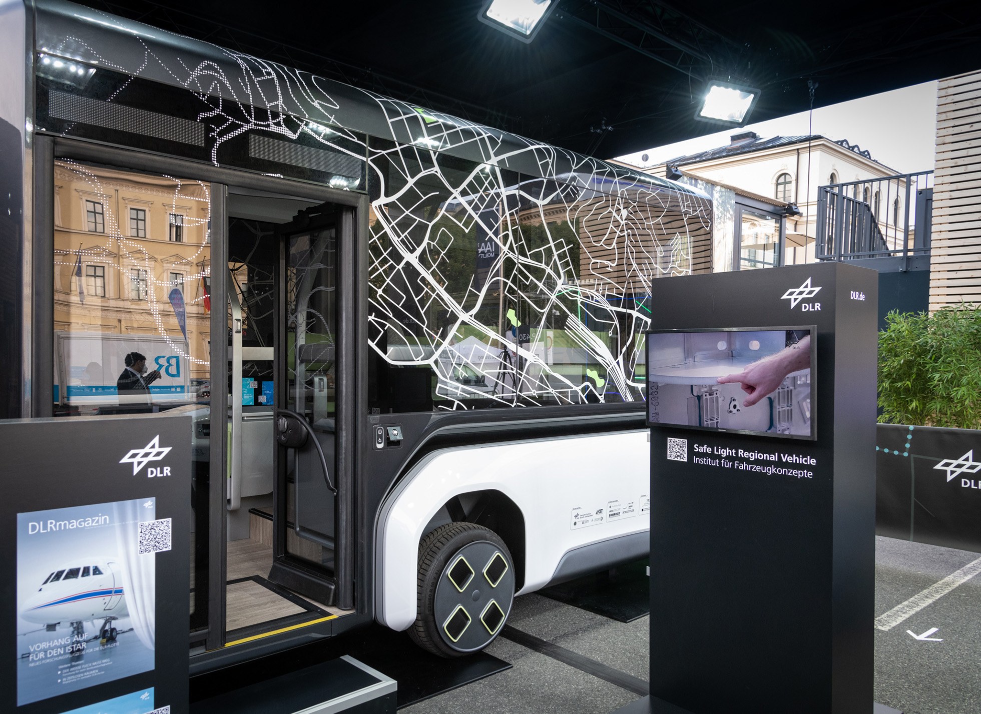 Prototyp des DLR-Fahrzeugkonzepts U-Shift auf der AA Mobility 2021