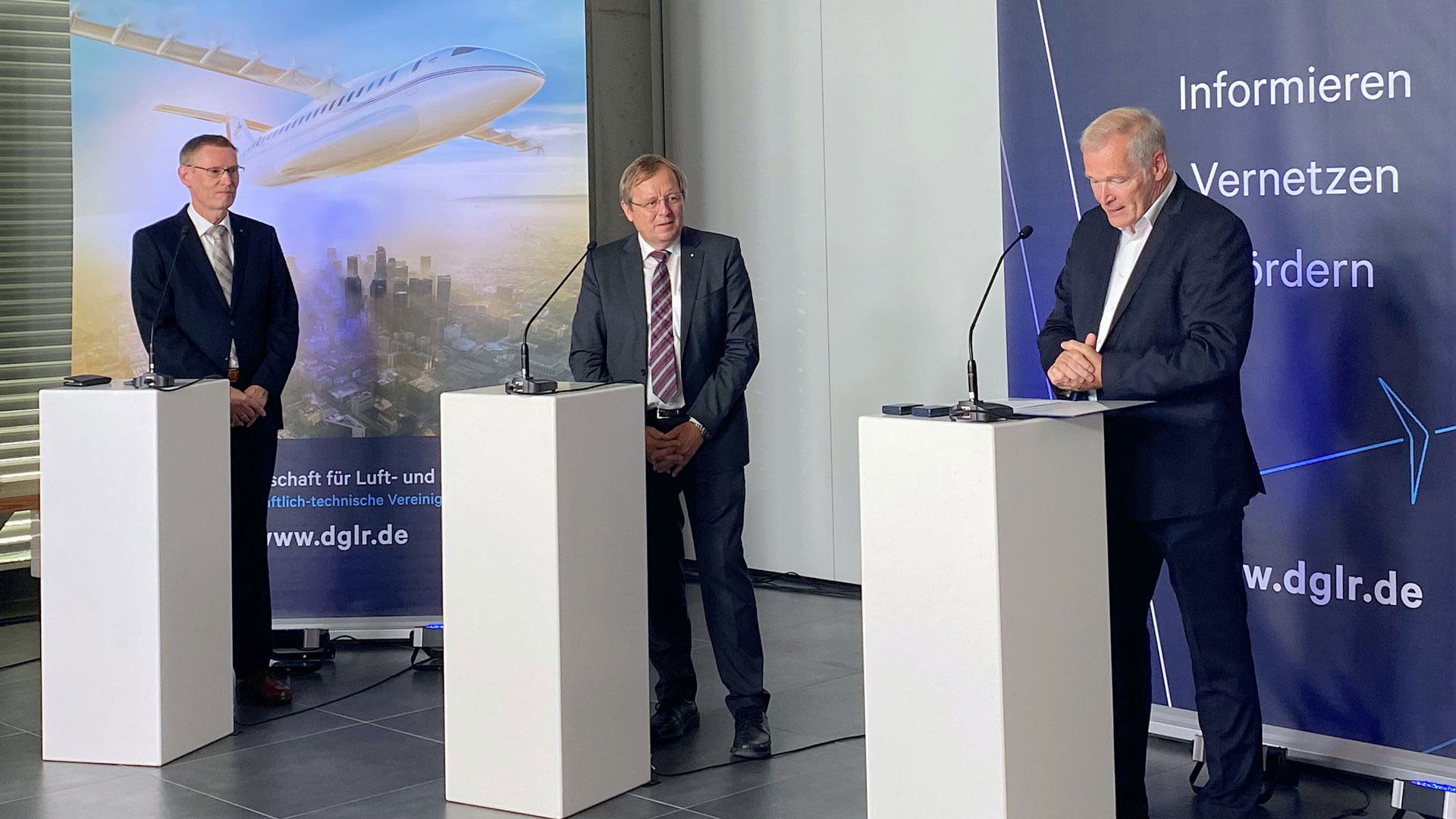 Preisverleihung beim Deutschen Luft- und Raumfahrtkongress in Bremen