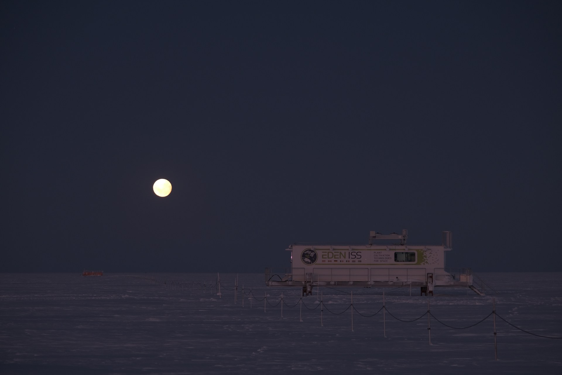 EDEN-ISS-Gewächshaus während der Polarnacht