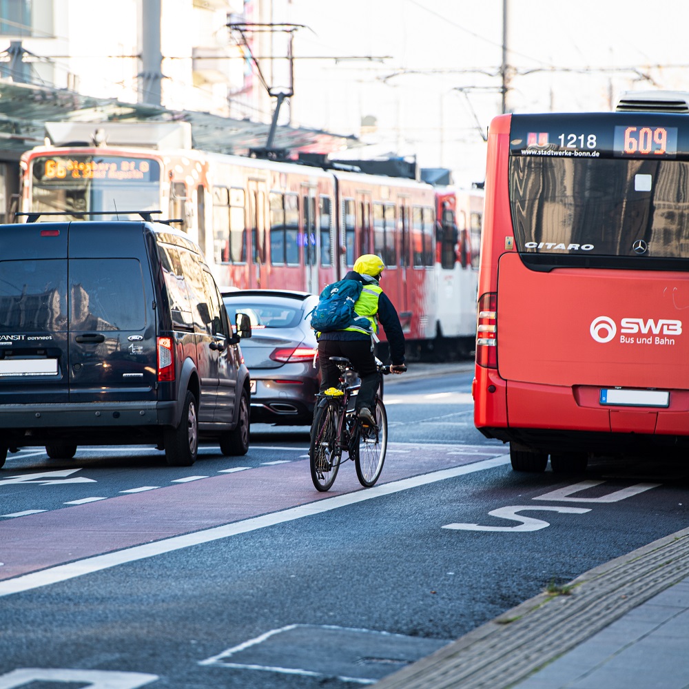 Mischverkehr auf der Straße