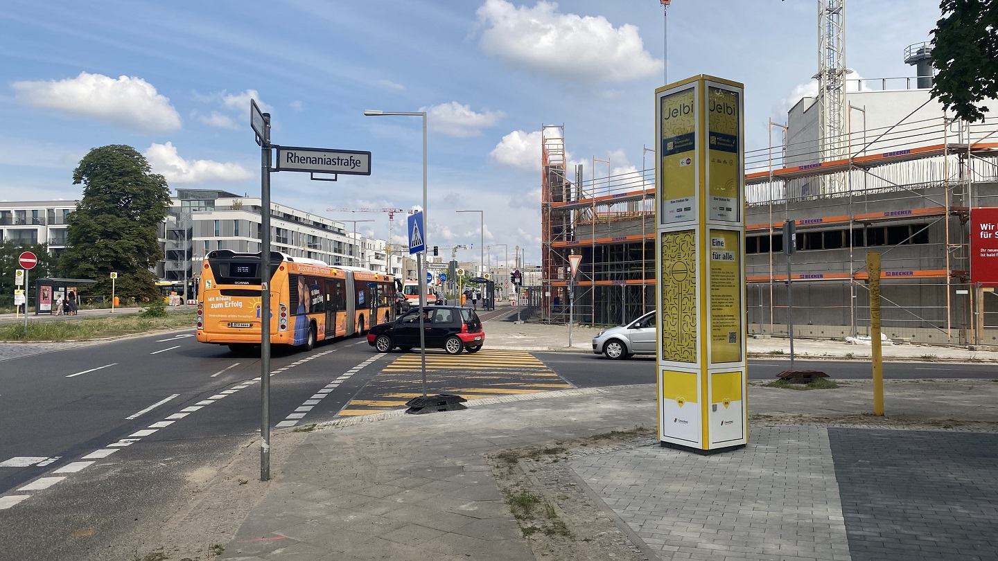 Straßenkreuzung im Stadtquartier „WATERKANT Berlin“