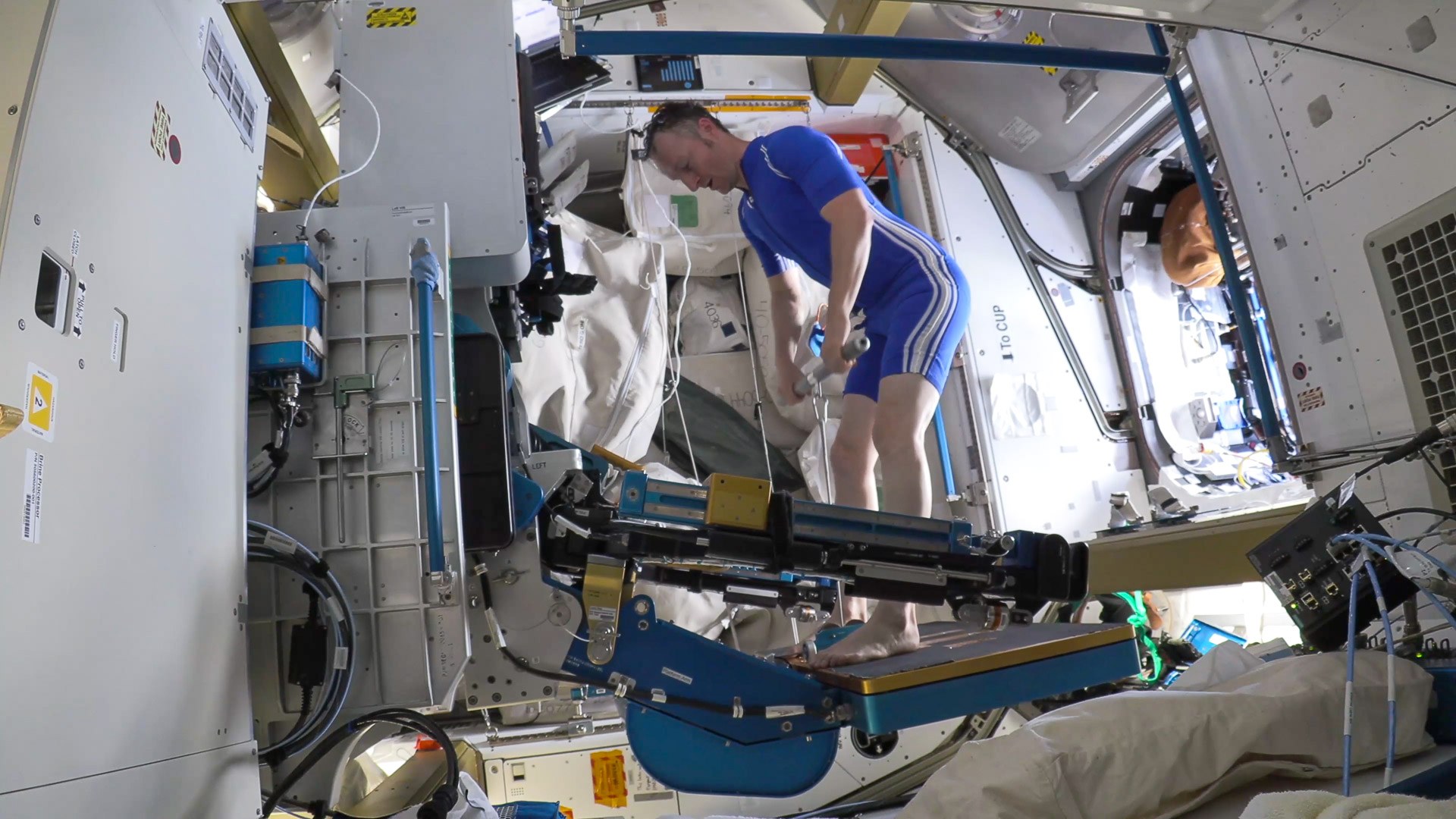 Vielseitiges Training in Schwerelosigkeit mit dem EMS-Anzug