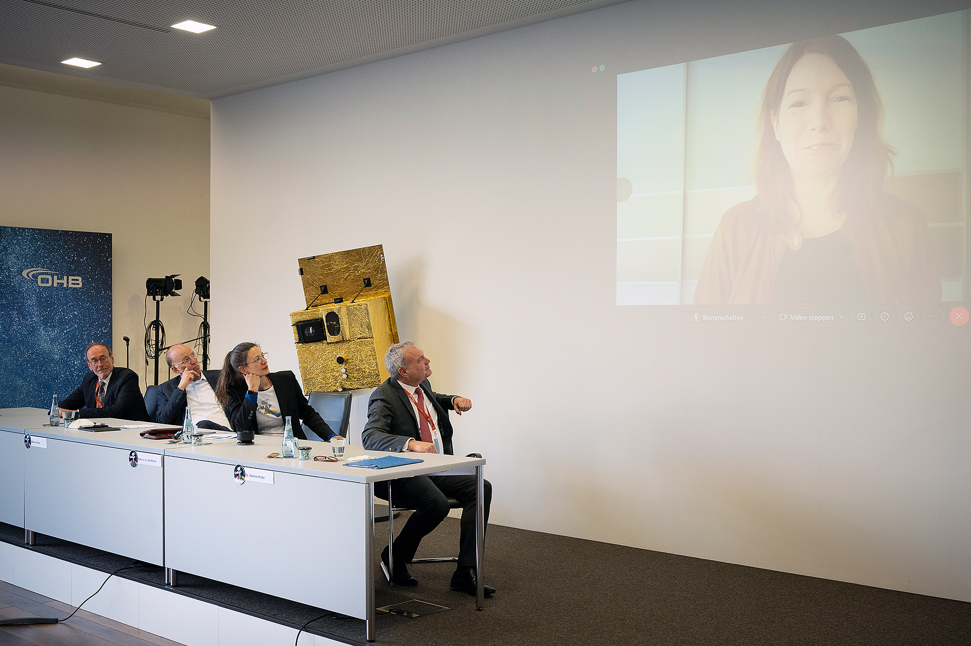 Teilnehmende EnMAP-Pressekonferenz in Bremen