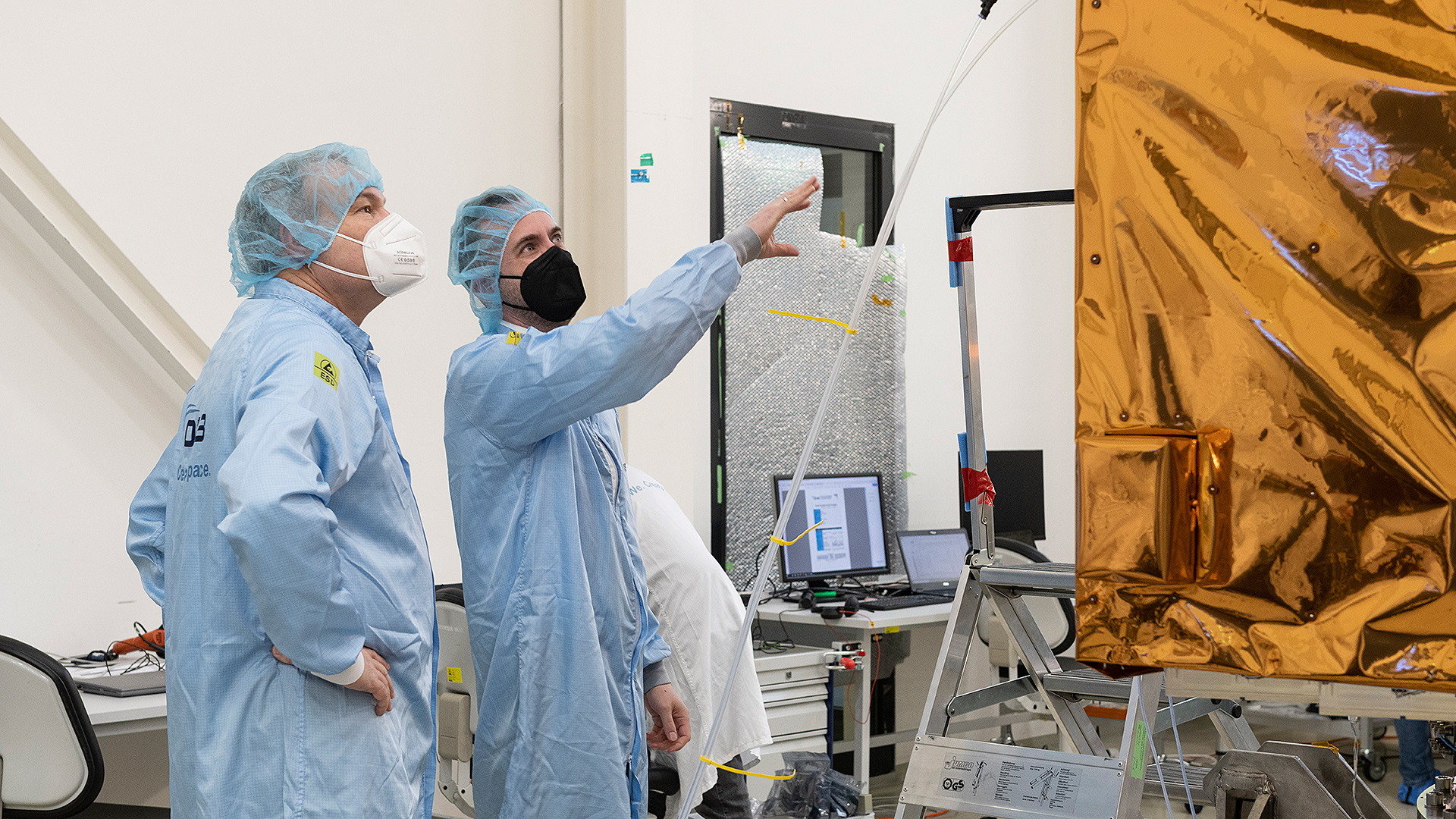Im Reinraum der OHB-System AG