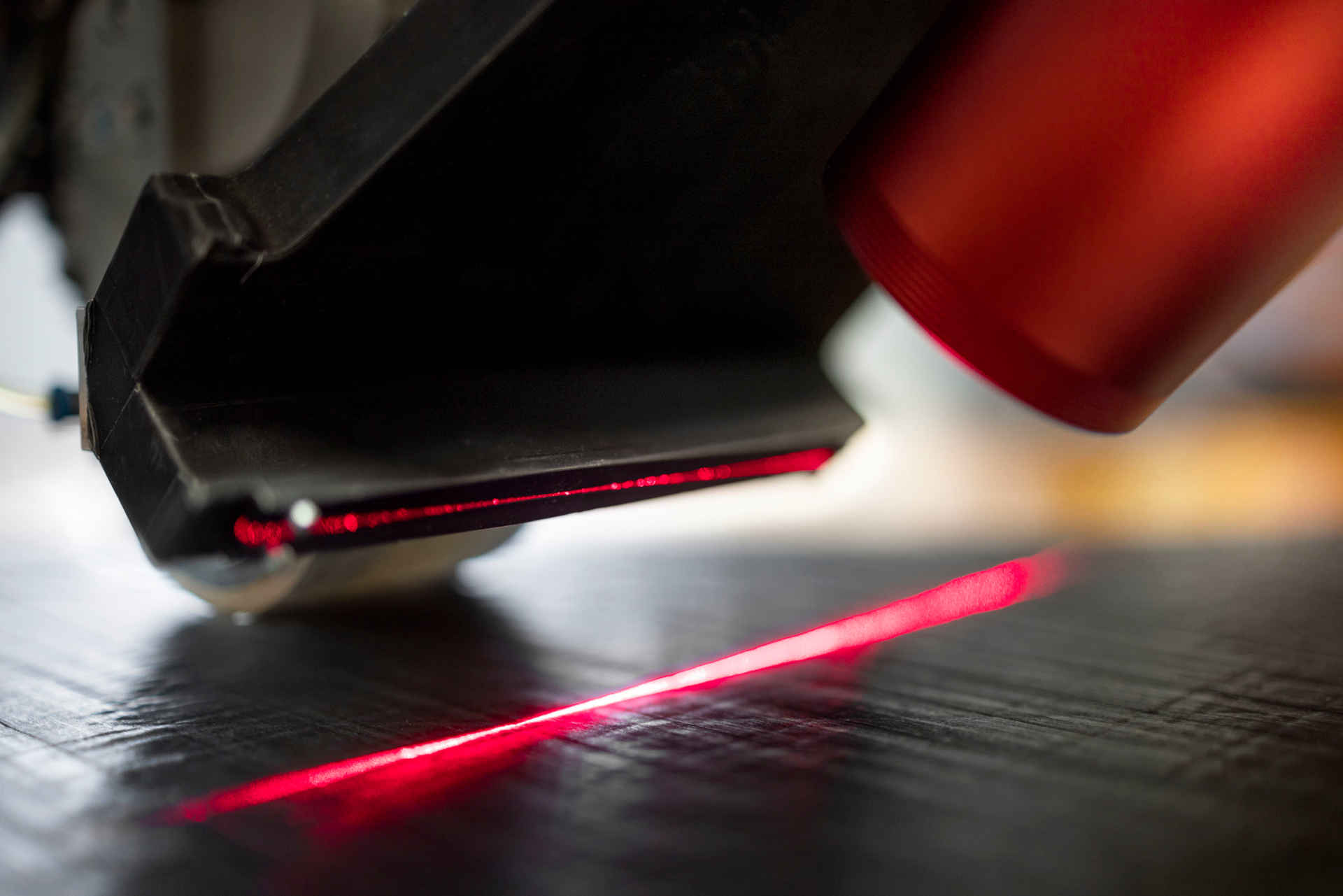 Beim Thermoplast-Tapelegen werden Daten für das Machine Learning gewonnen