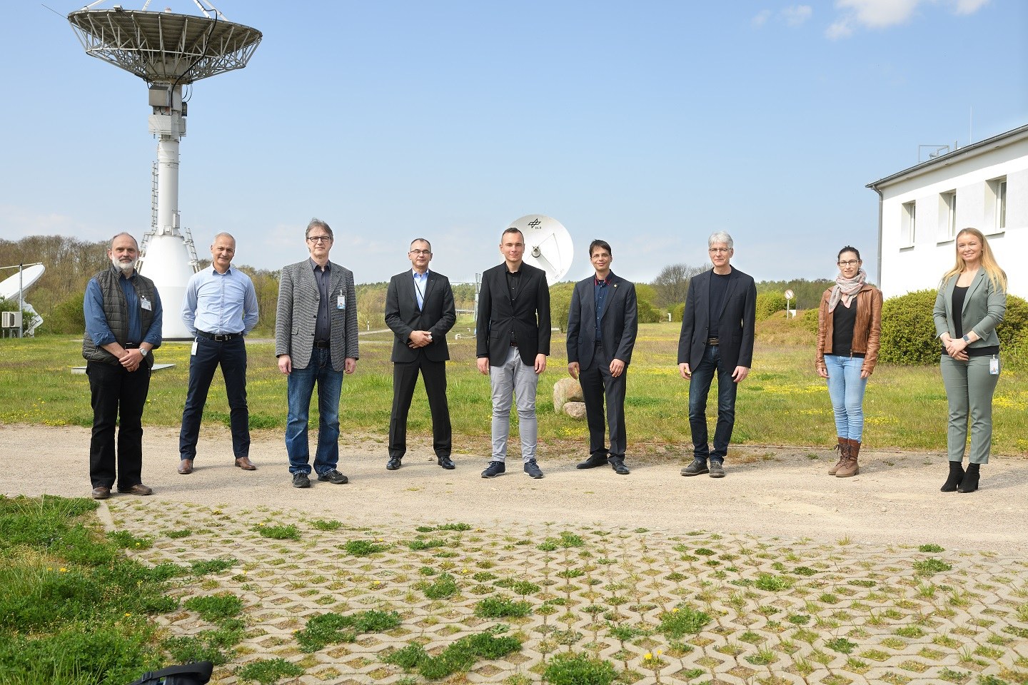 Der Bundestagsabgeordnete Johannes Arlt zu Besuch am DLR-Standort Neustrelitz