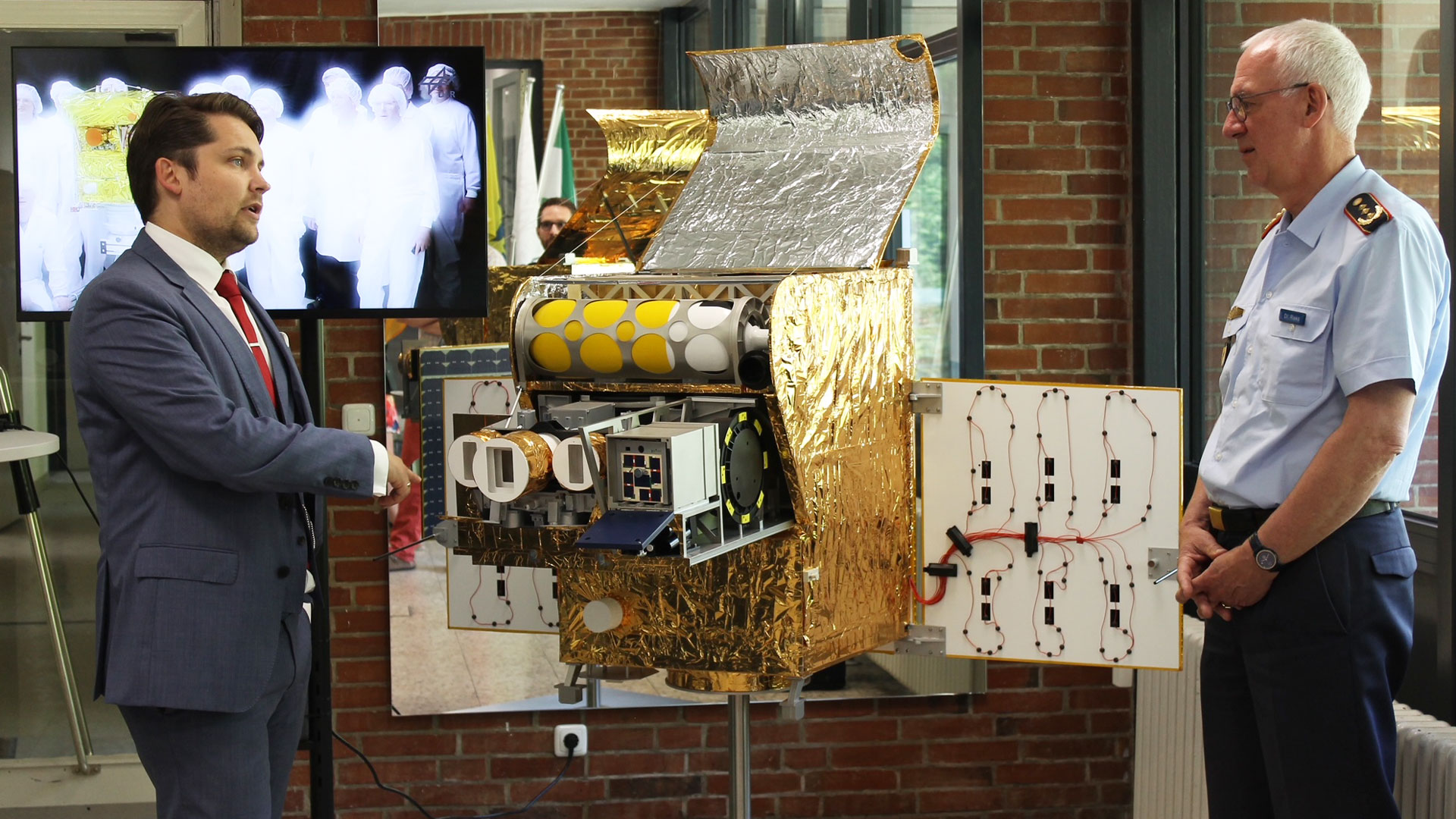 Dr. Ansgar Rieks und Dr. Dirk Zimper im DLR-Kompetenzzentrum