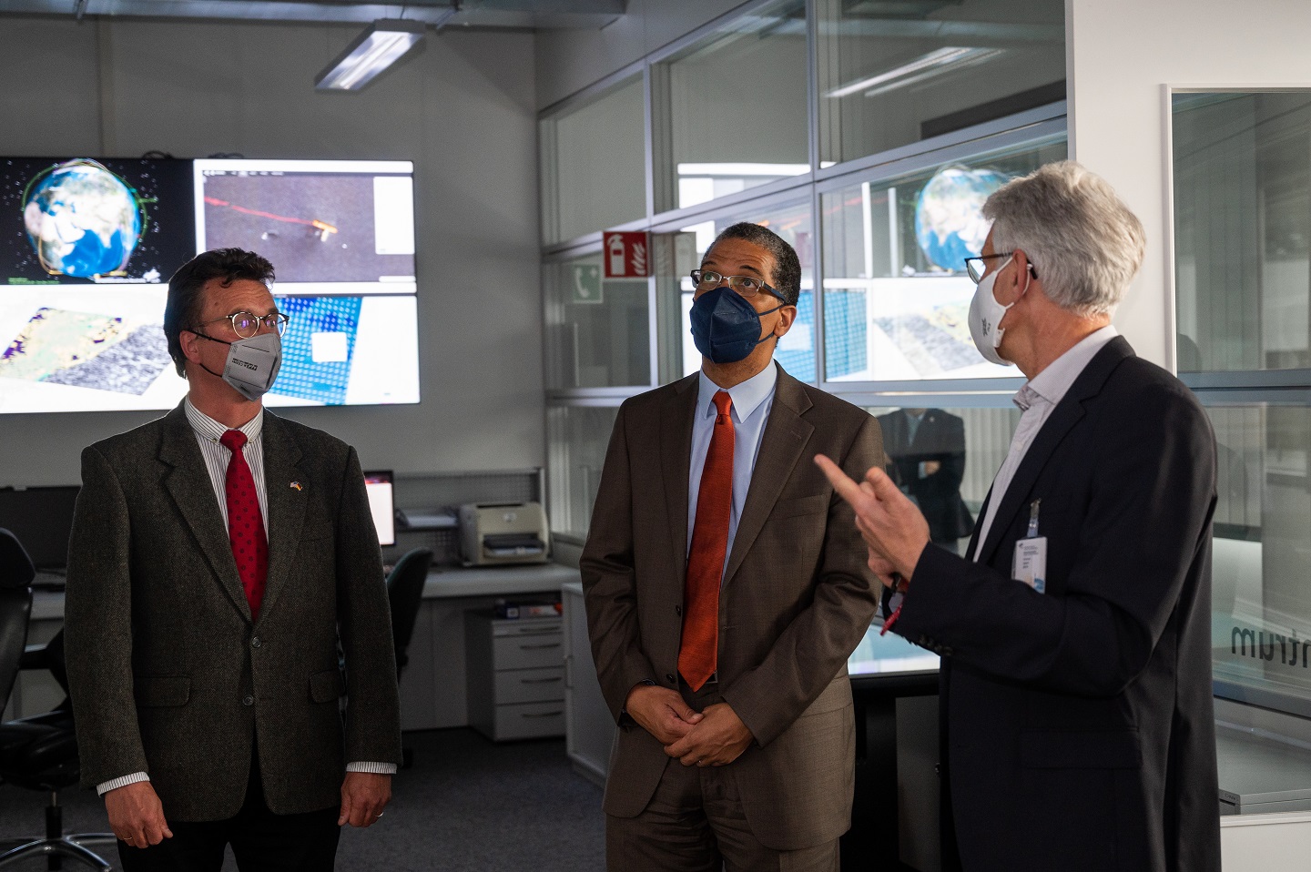 Besuch des Datenempfangskontrollraum