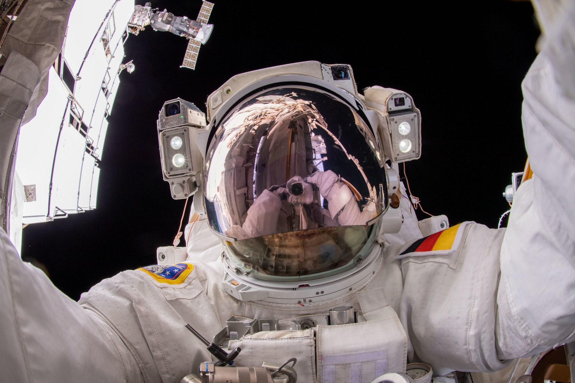 "Weltraum-Selfie" von Matthias Maurer