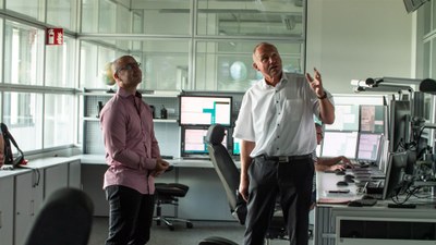 Im Datenempfangskontrollraum des Deutsches Fernerkundungsdatenzentrum (DFD)