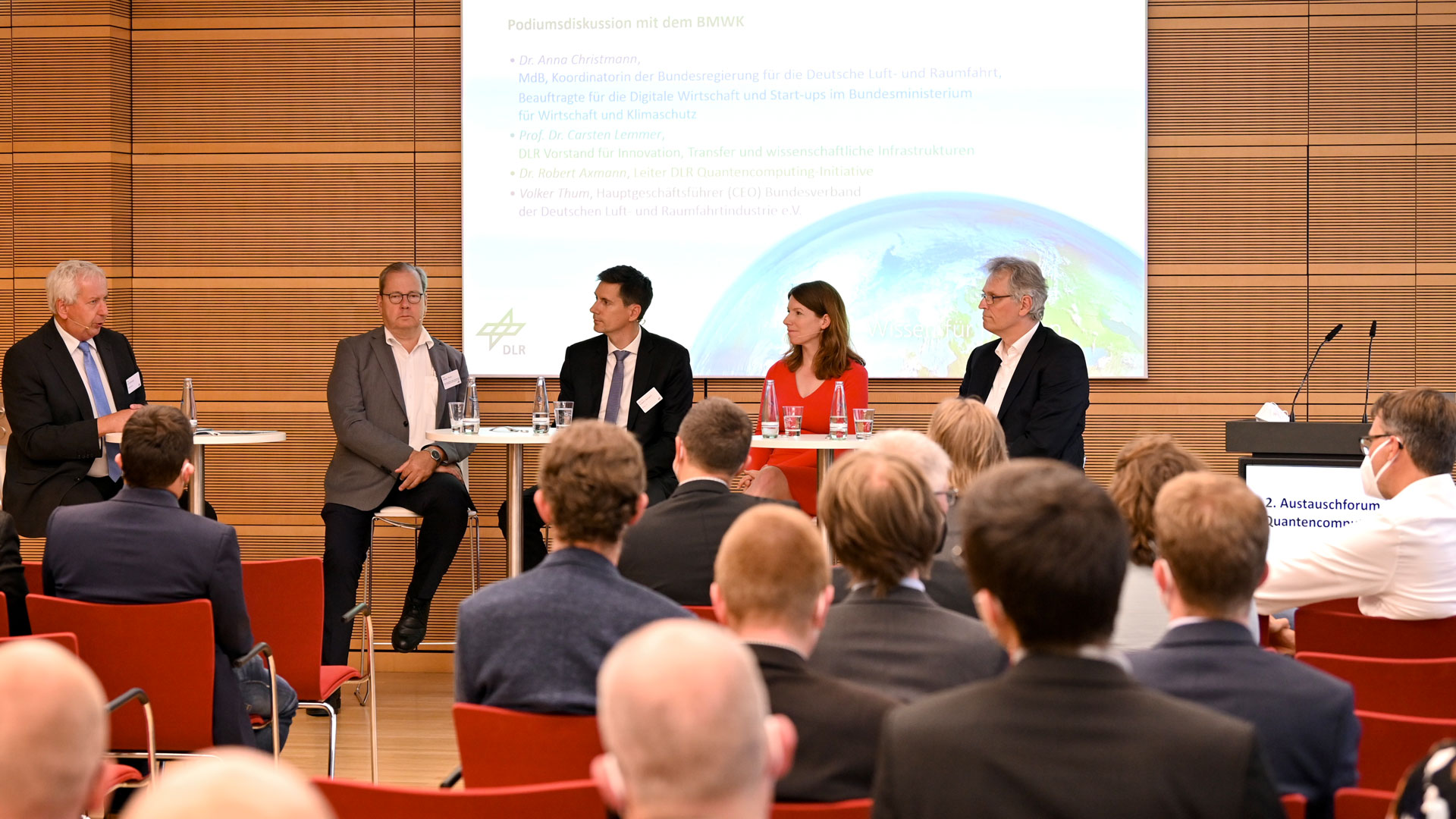 Podiumsdiskussion zum Thema Quantencomputing