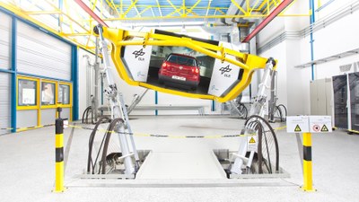 Dynamischer Fahrsimulator im Institut für Verkehrssystemtechnik