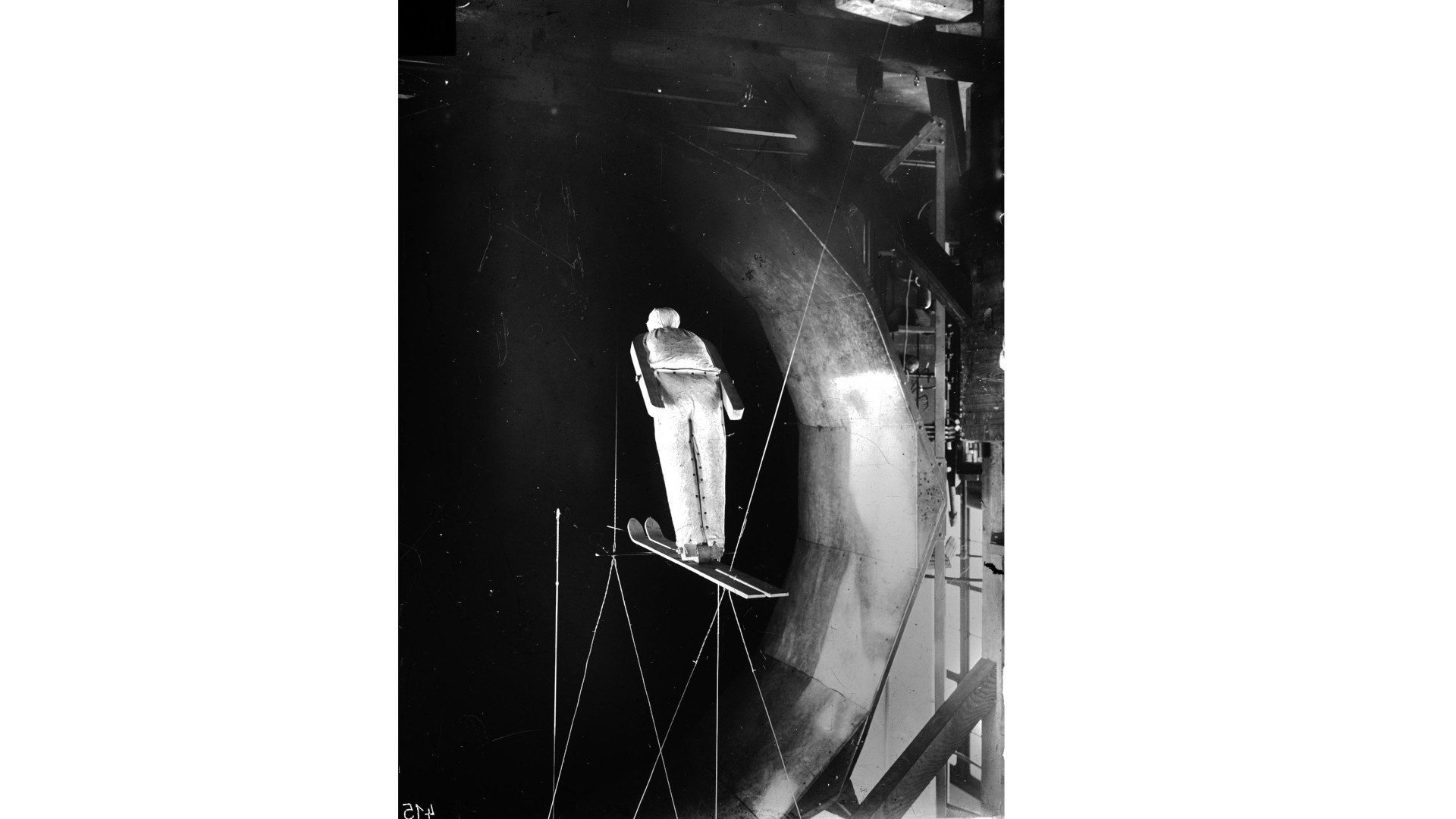 Skispringer-Puppe im Windkanal