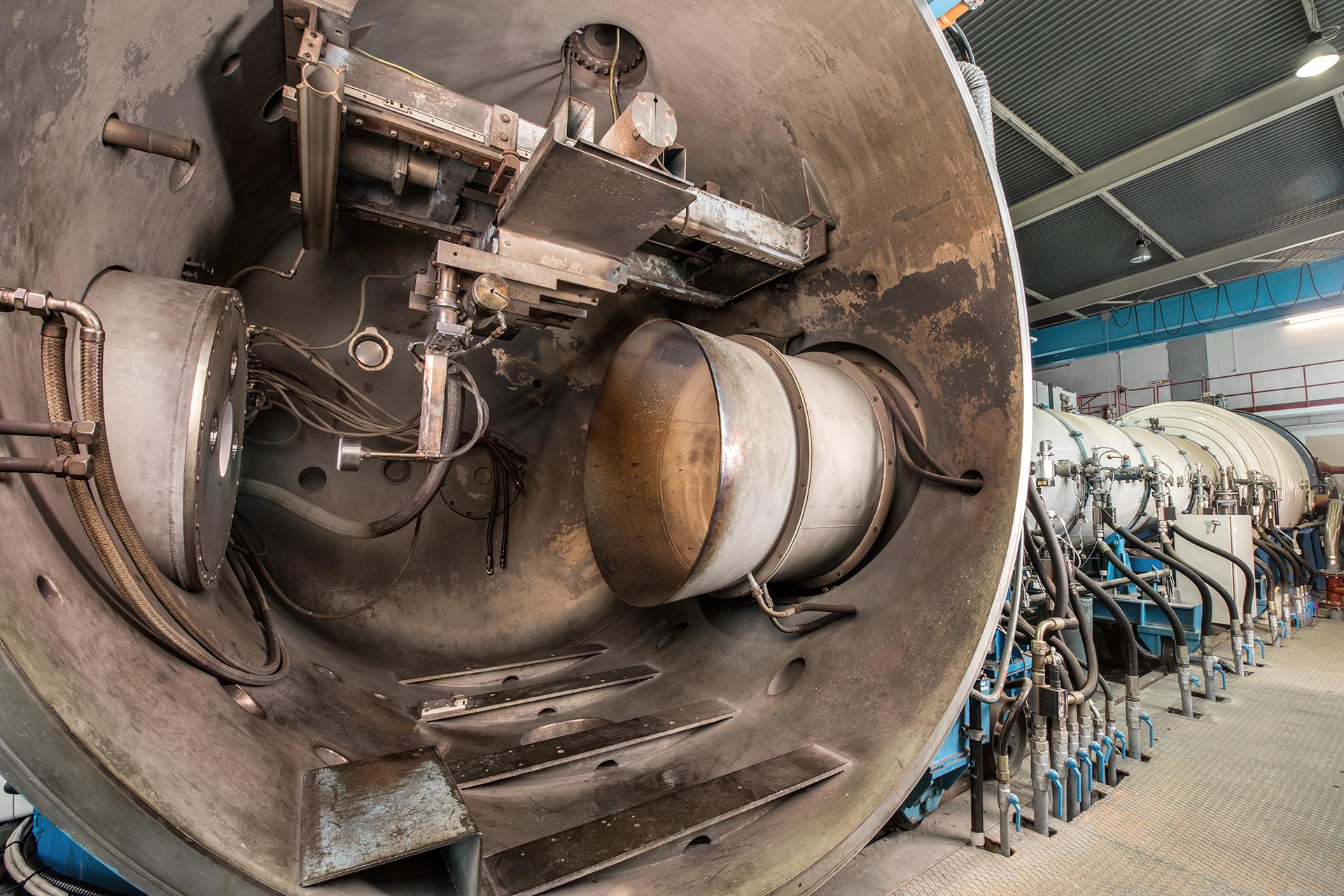 L2K-Messkammer mit Düsenflansch, Diffusoreinlauf, Verstellvorrichtung und Testmodell