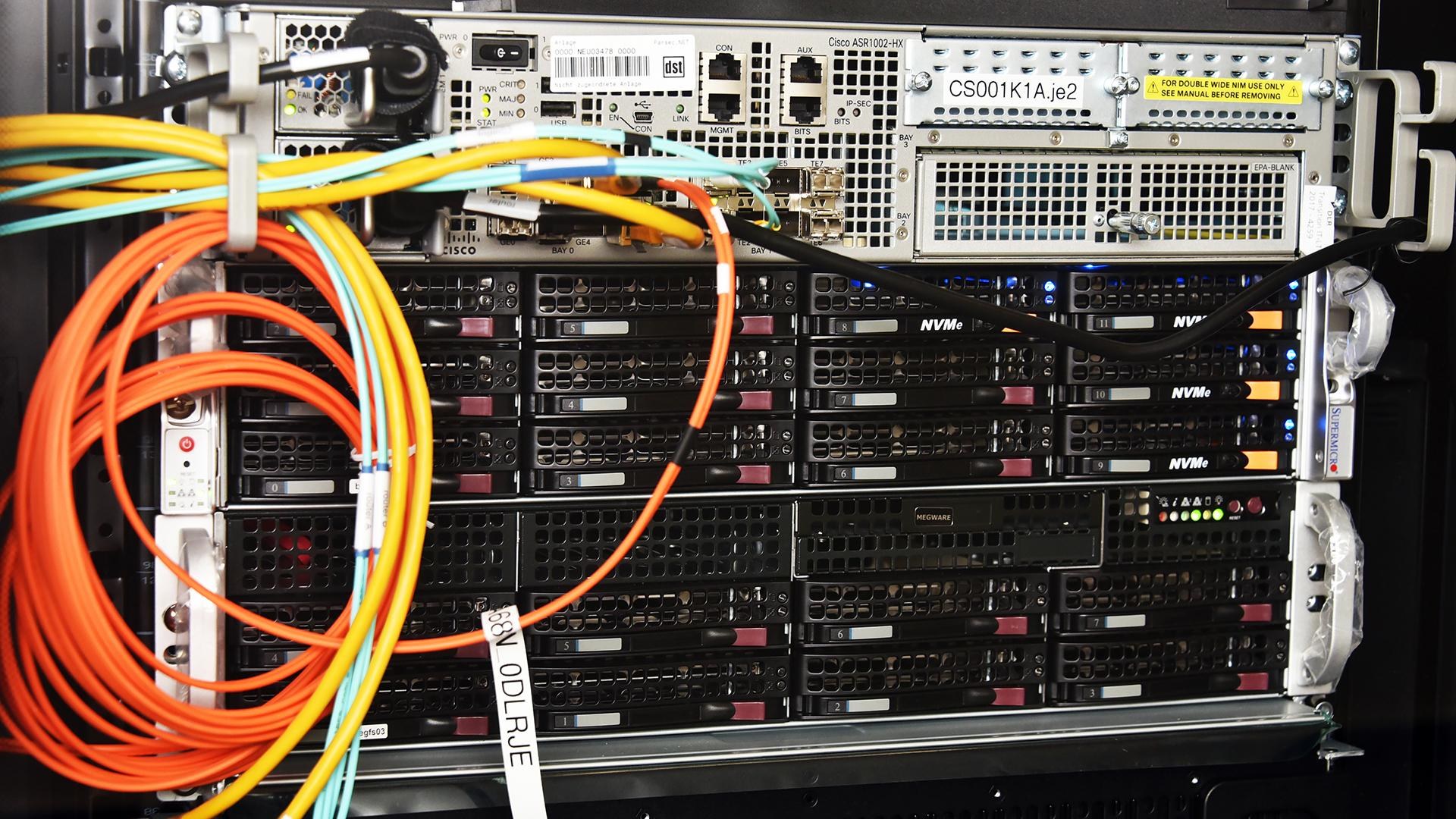 Internet-Router des HPDA (Frontansicht)