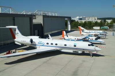 Seitenansicht der Forschungsflugzeuge des DLR