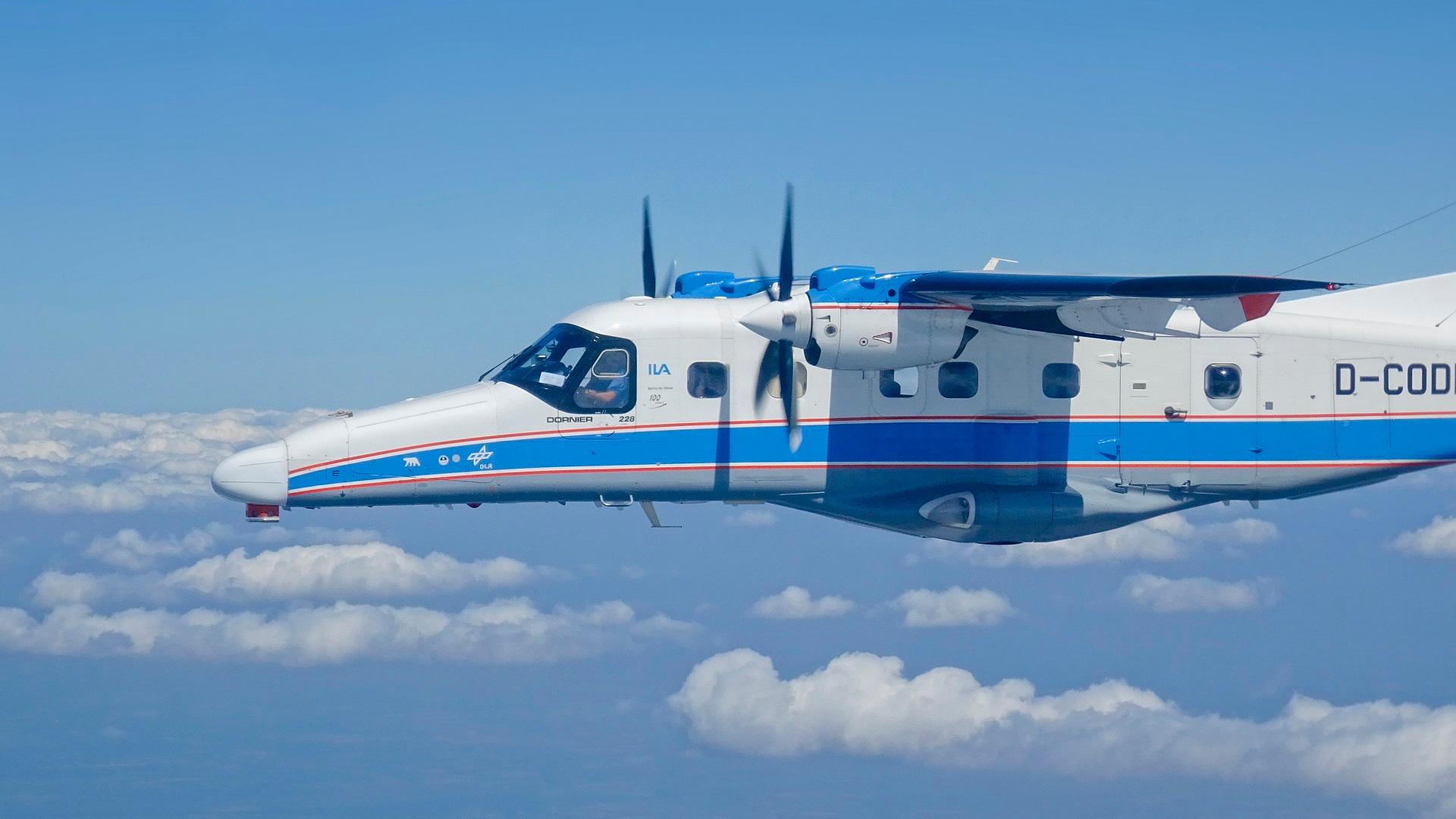 Forschungsflugzeug Dornier DO 228-101 in der Luft