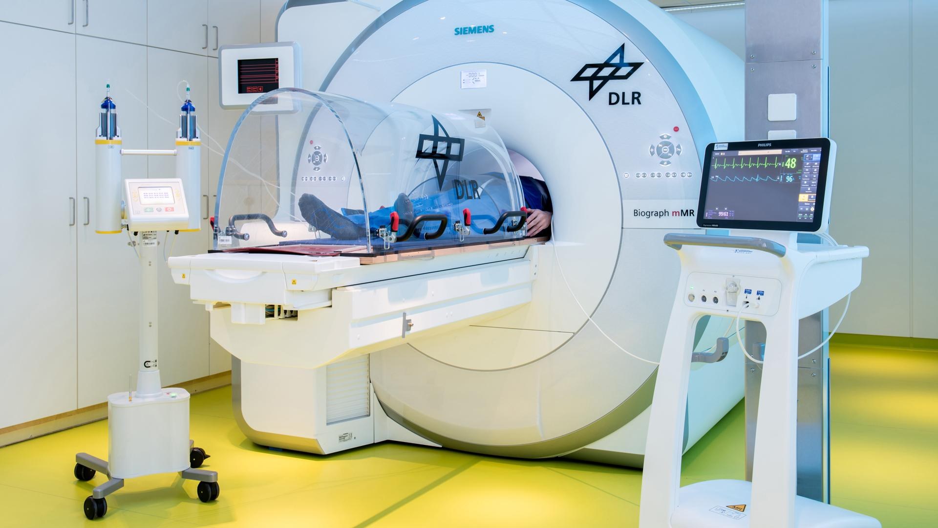 PET-MRT mit Proband im :envihab