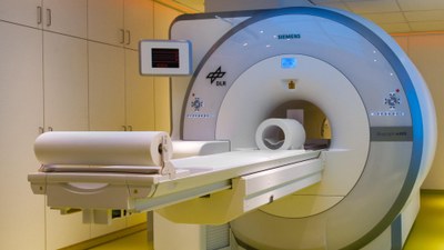 PET-MRT mit Unterschenkelspule und Fußhalterung