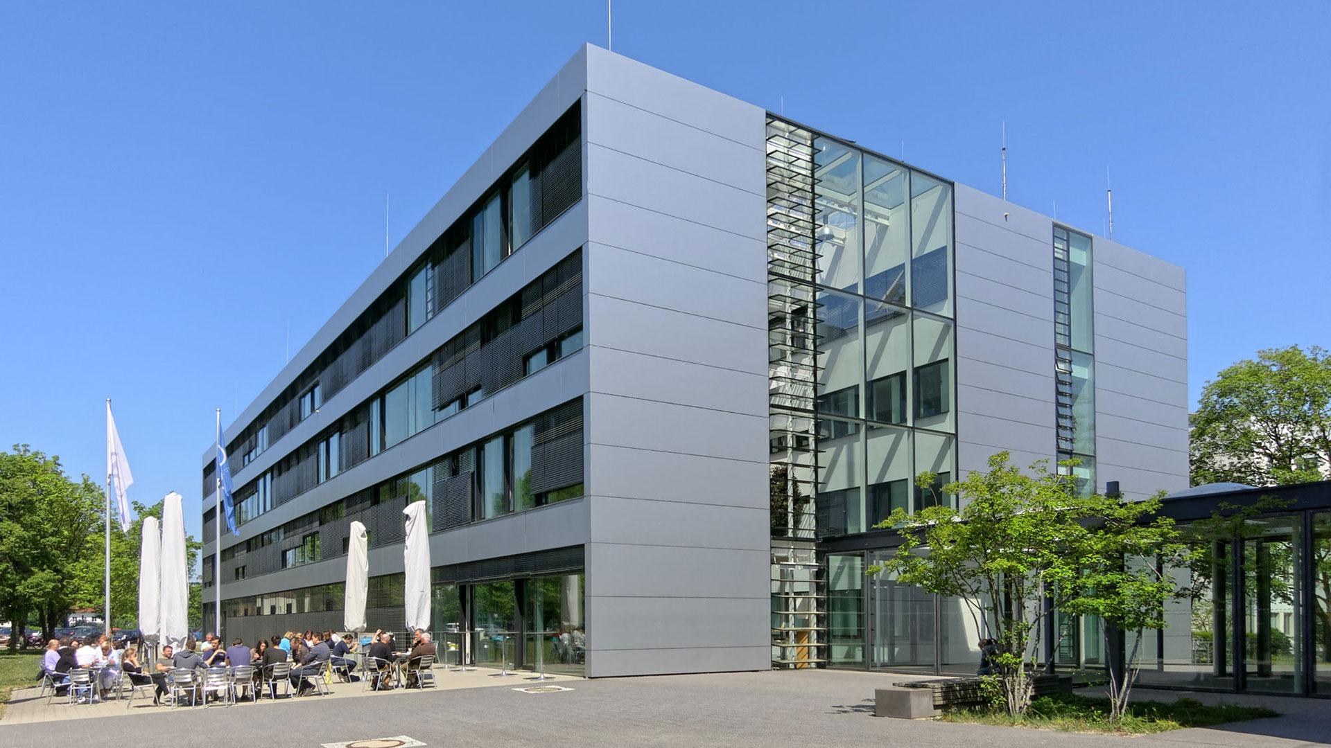 Ansicht der Insitutsgebäude von der Seite