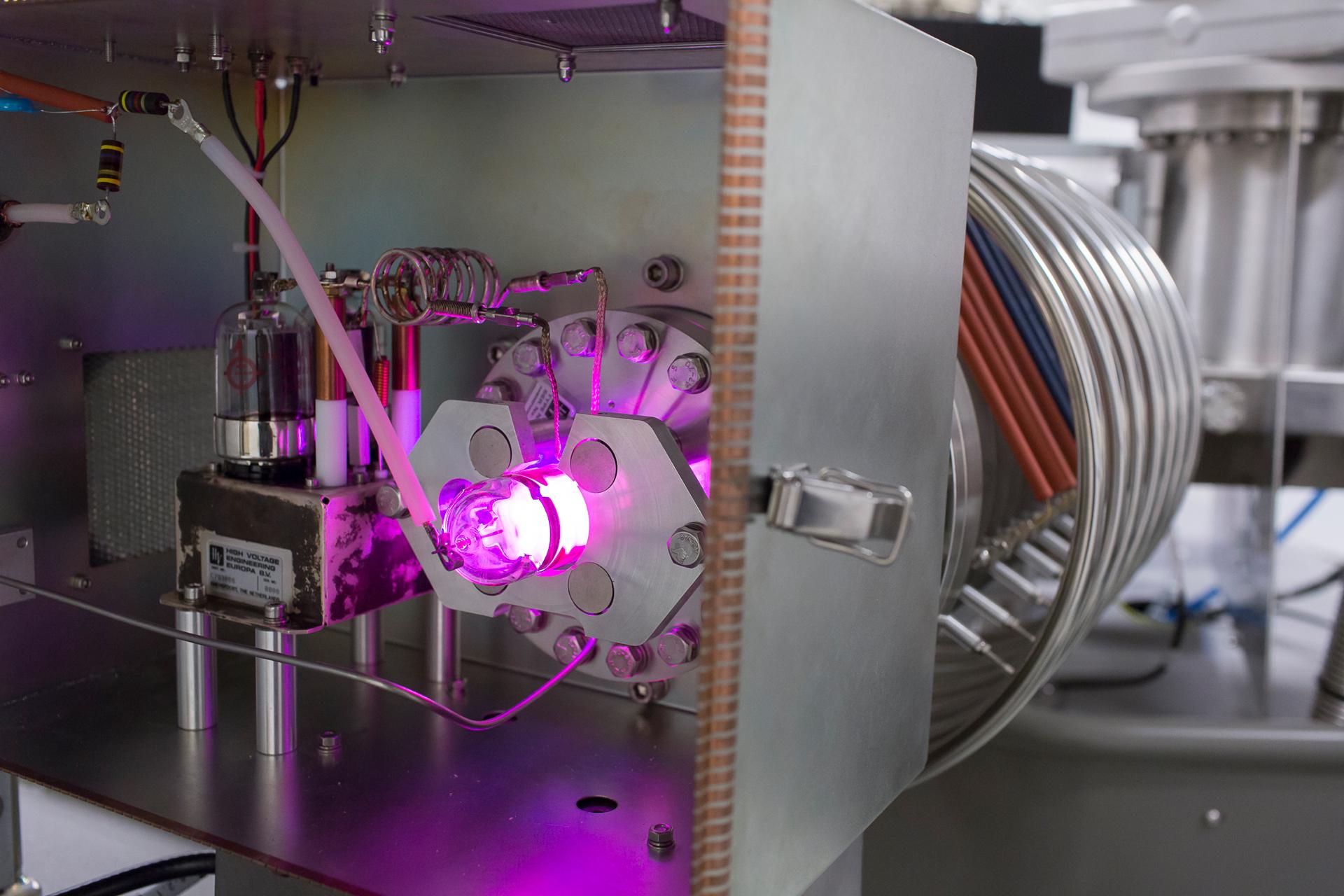 Die Protonenquelle des Beschleunigers