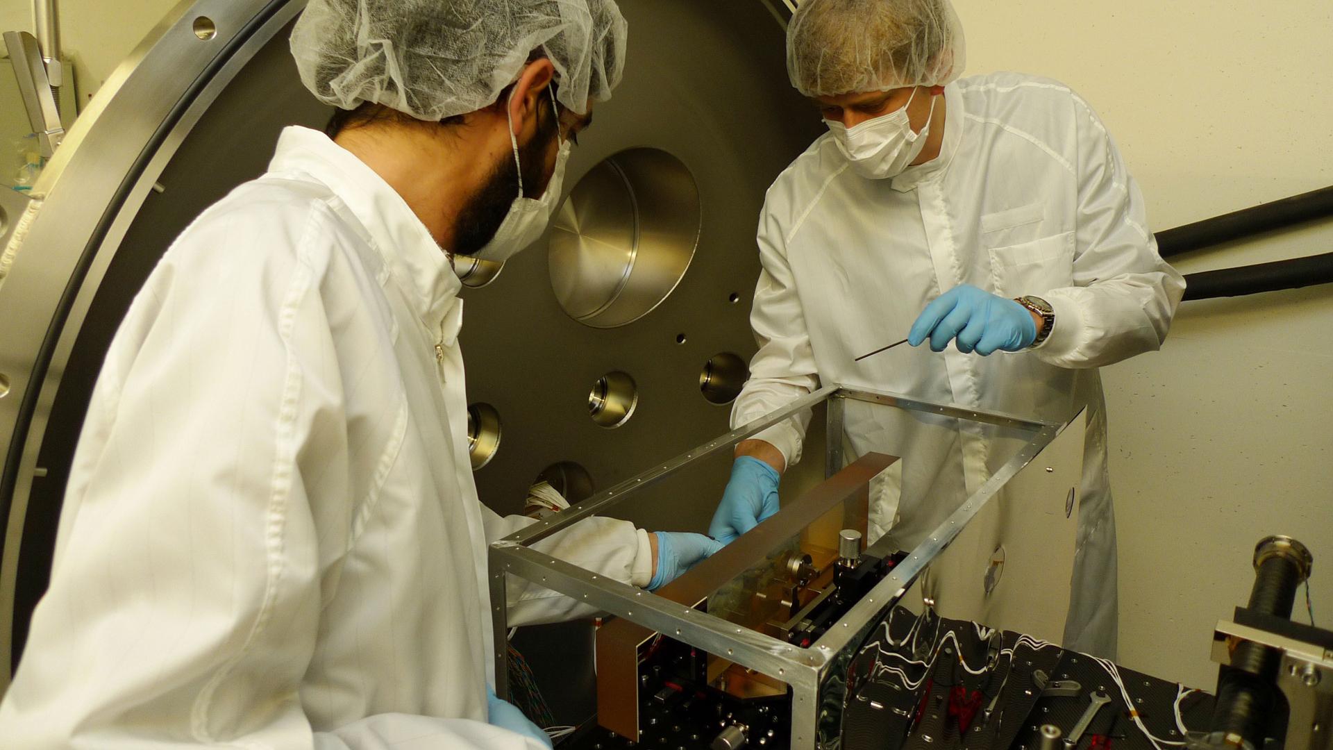 Teil der OGSE für GRACE follow-on: Referenzplatte für ko-Alignement Messung des Triple-Mirror-Assemblies.