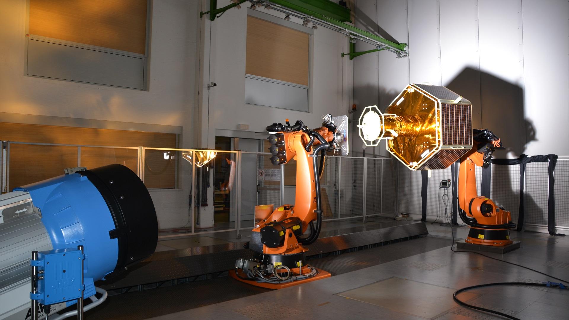 Beispielhaftes Simulationsszenario der EPOS-Anlage am Ende eines simulierten Rendezvous-Maneuvers