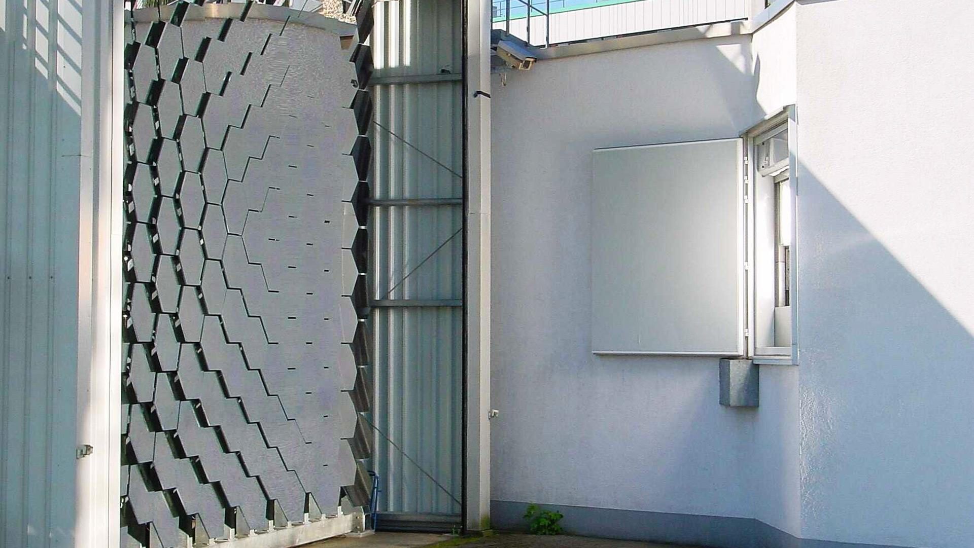 Solarforschung: Der Konzentrator des DLR-Sonnenofens in Köln