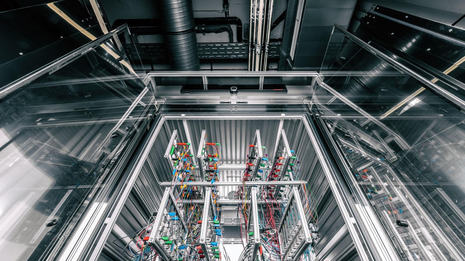 Innenansicht der Klimakammer mit integriertem Batterietesthalter