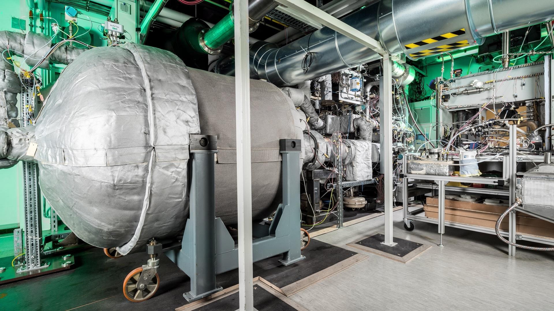 Untersuchung eines hocheffizienten Hybridkraftwerks im Forschungskraftwerk