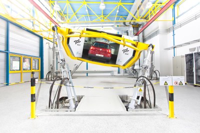 Abbildung dynamischer Fahrsimulator im Institut für Verkehrssystemtechnik