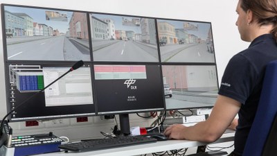 Szenarien mit mehreren realen Verkehrsteilnehmern werden untersucht