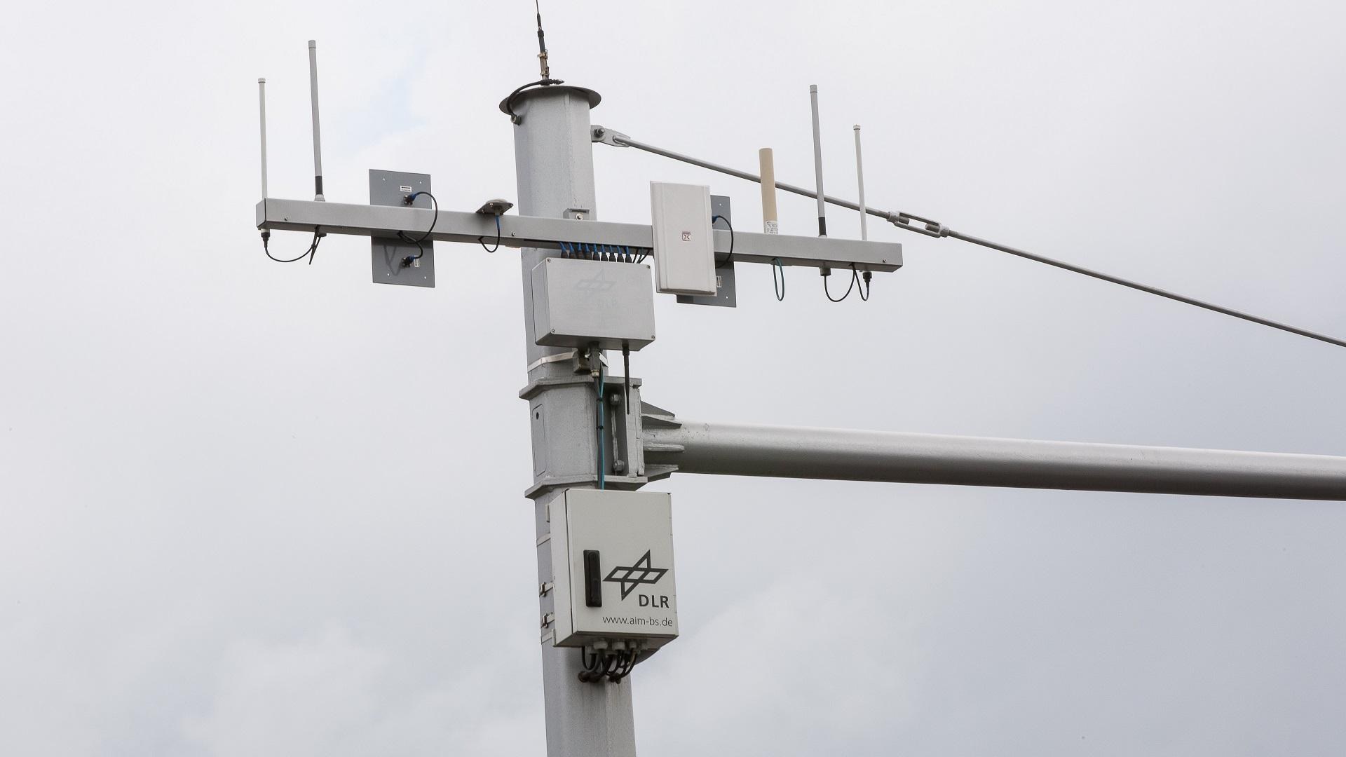 Road Side Units (RSU)