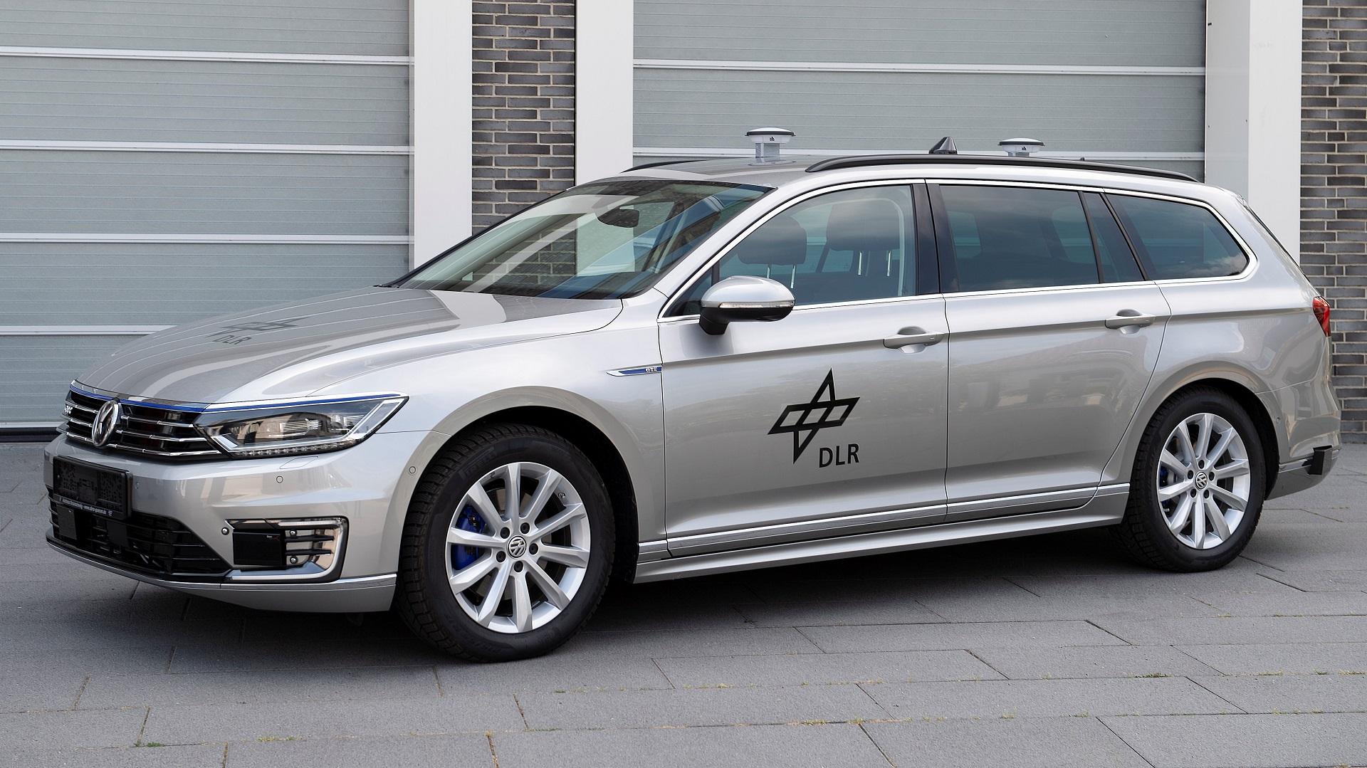 Das Forschungsfahrzeug VIEWCar II dient der Erprobung neuartiger Assistenzfunktionen